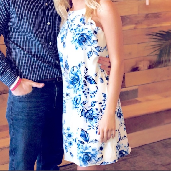 Iz Byer Dresses & Skirts - IZ Byer Dress Blue And White Floral Size Small
